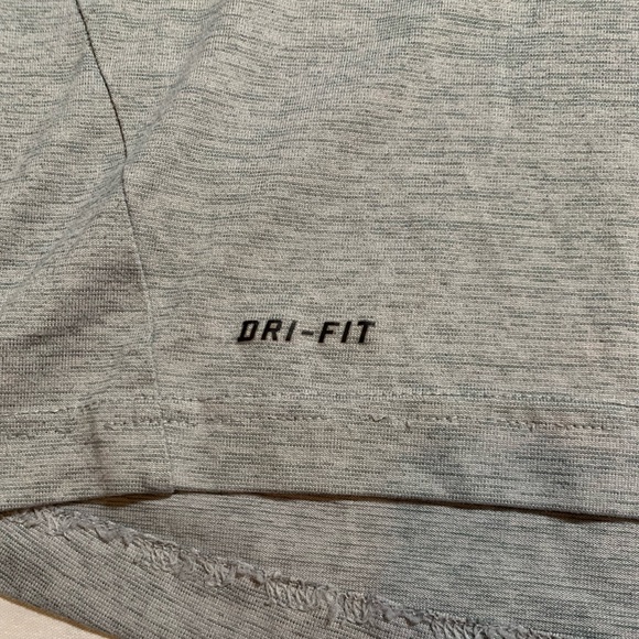 Kids Nike Dri-Fit gray shirt. Size S. - Picture 4 of 6